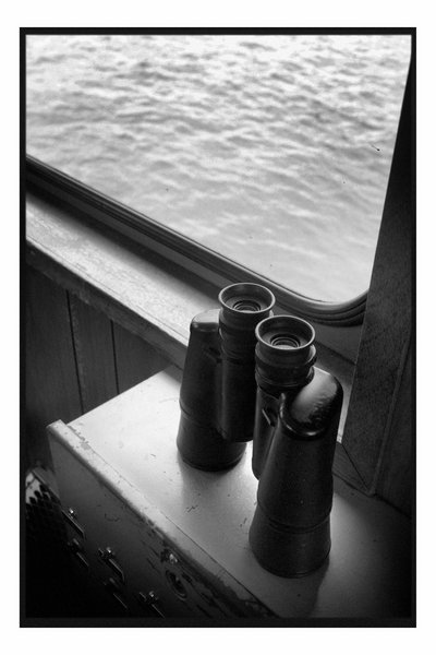 004-binoculars_border.jpg